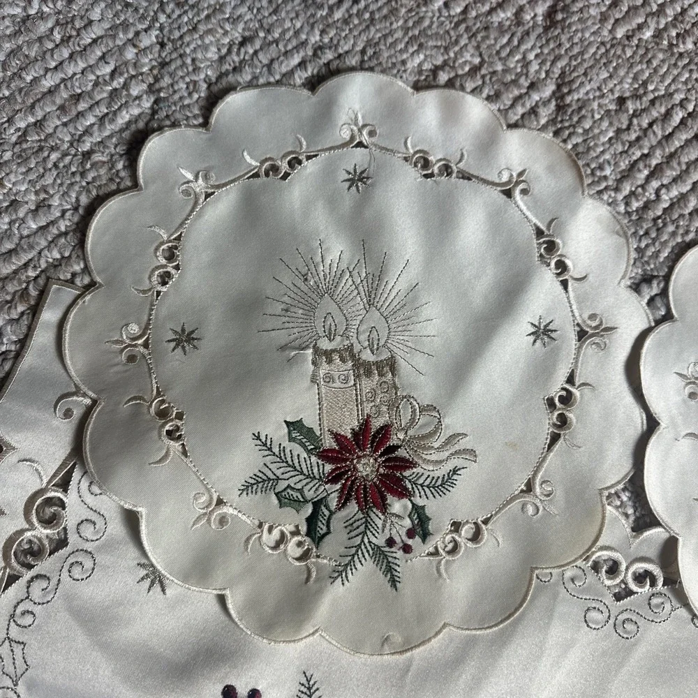 Vintage Christmas 6 Placemats and 1 Table Runner - candle poinsettias